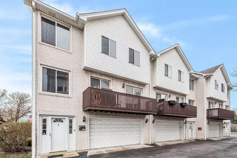 7290 Ogden Ave #1, Riverside, IL 60546