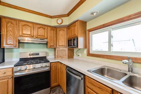 Kitchen - 2802 Stilling Blvd, Mchenry, IL 60050 photo 3 of 4