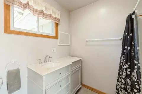 Bath - 2802 Stilling Blvd, Mchenry, IL 60050 photo 2 of 3