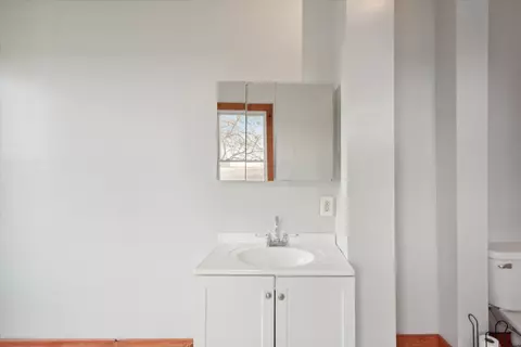 Bath - 511 Harmon Rd, Harmon, IL 61042 photo 1 of 3