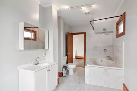 Bath - 511 Harmon Rd, Harmon, IL 61042 photo 2 of 3