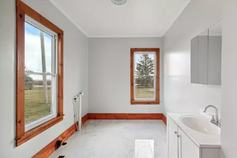 Bath - 511 Harmon Rd, Harmon, IL 61042 photo 3 of 3