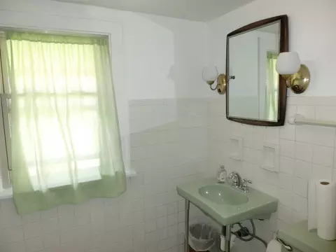 Bath - 16902 Page Ave, Hazel Crest, IL 60429 photo 1 of 2
