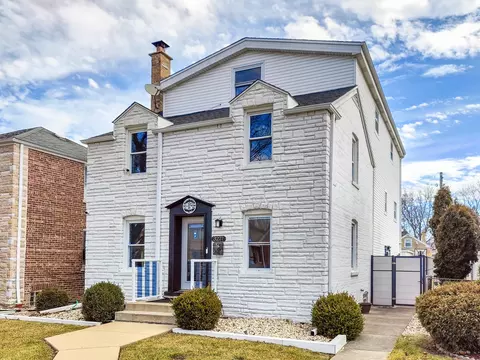 3227 N Panama Ave, Chicago, IL 60634