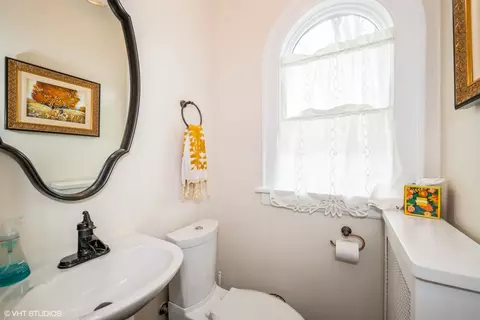 Bath - 290 Vernon Ave, Glencoe, IL 60022 photo 1 of 4