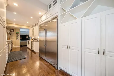 Kitchen - 290 Vernon Ave, Glencoe, IL 60022 photo 3 of 3