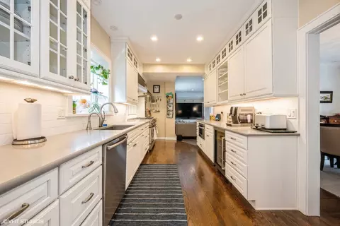 Kitchen - 290 Vernon Ave, Glencoe, IL 60022 photo 1 of 3