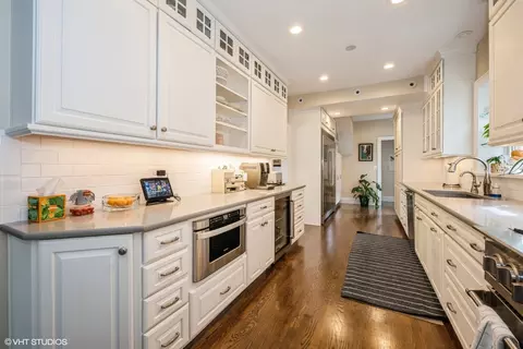 Kitchen - 290 Vernon Ave, Glencoe, IL 60022 photo 2 of 3