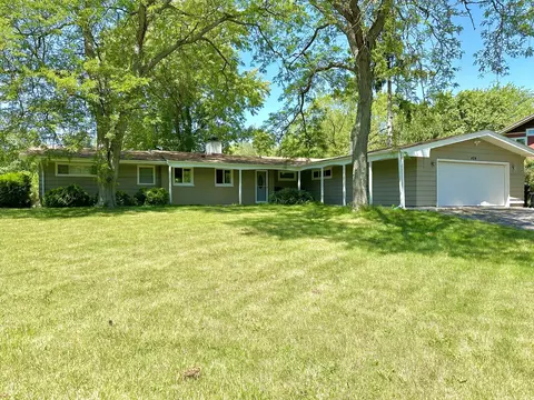 424 Greenwood Ln, Barrington, IL 60010