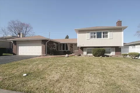 530 N Castle Rd, Addison, IL 60101