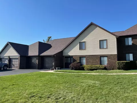 5 Greenbriar Dr #3, Mattoon, IL 61938