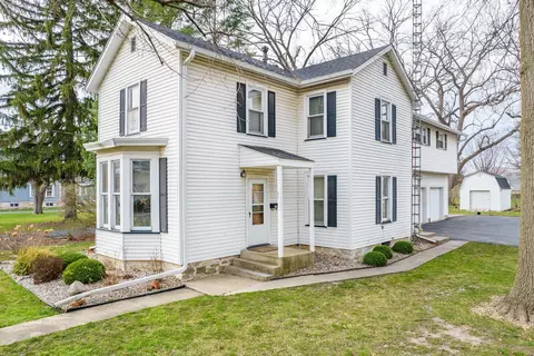 211 E 4th St, Sandwich, IL 60548