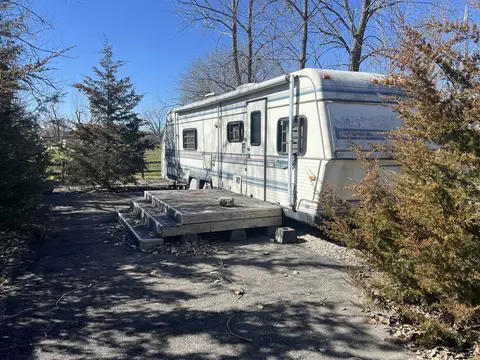 17 Dinosaur Rd, Wilmington, IL 60481