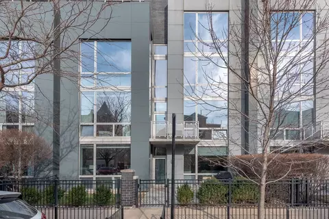 1841 S Calumet Ave #T3, Chicago, IL 60616
