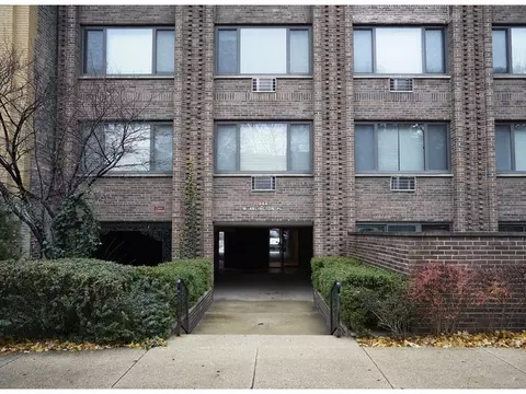 644 W Arlington Pl #1C, Chicago, IL 60614