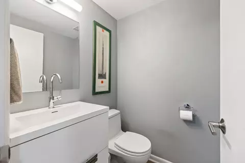 Bath - 1719 N Mohawk St #E, Chicago, IL 60614 photo 1 of 3