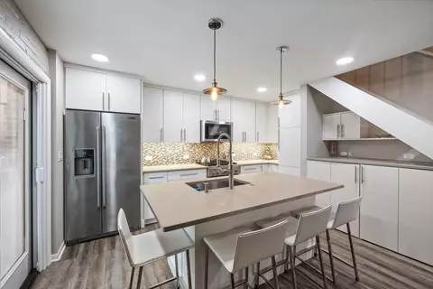 Dining - 1719 N Mohawk St #E, Chicago, IL 60614 photo 1 of 1
