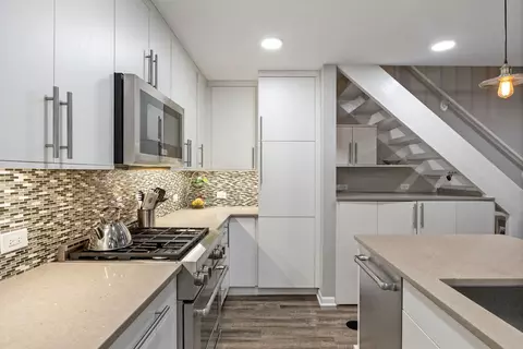Kitchen - 1719 N Mohawk St #E, Chicago, IL 60614 photo 2 of 2