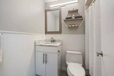 Bath - 1719 N Mohawk St #E, Chicago, IL 60614 photo 3 of 3