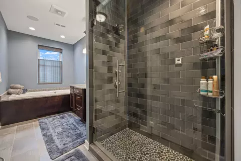 Bath - 2417 N Avers Ave, Chicago, IL 60647 photo 4 of 6