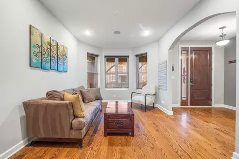 Living - 2417 N Avers Ave, Chicago, IL 60647 photo 2 of 6