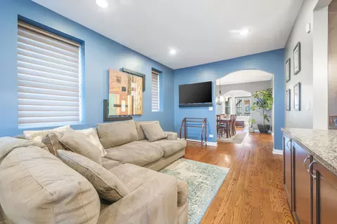 Living - 2417 N Avers Ave, Chicago, IL 60647 photo 4 of 6