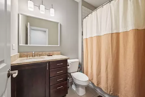 Bath - 2417 N Avers Ave, Chicago, IL 60647 photo 5 of 6