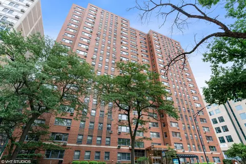 2909 N Sheridan Rd #207, Chicago, IL 60657
