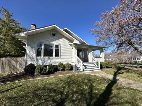 205 E High St, Farmer City, IL 61842