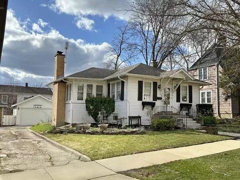 109 N 4th Ave, Saint Charles, IL 60174