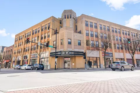 1645 W School St #204, Chicago, IL 60657