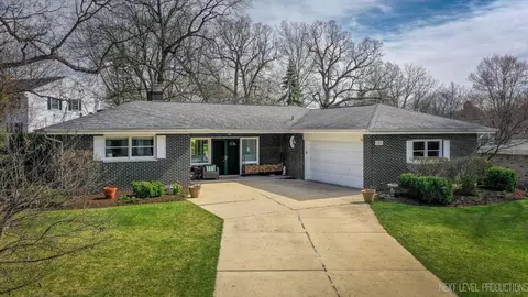 342 Woodland Hills Rd, Batavia, IL 60510