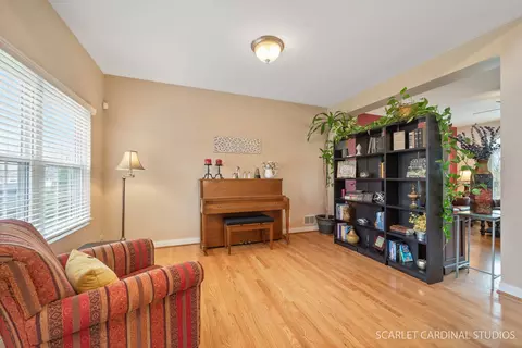 1967 Woodhaven Dr, Bartlett, IL 60103 photo 2