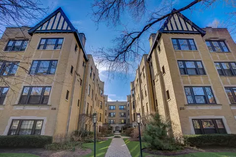 828 Michigan Ave #C2, Evanston, IL 60202