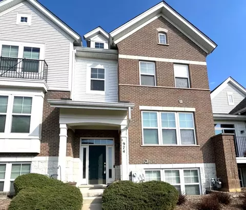 974 Tuscany Dr, Streamwood, IL 60107