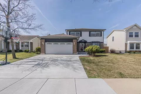934 Cass Ln, Elk Grove Village, IL 60007