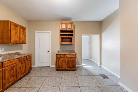 Entry Way - 505 E Jackson St, Joliet, IL 60432 photo 4 of 9