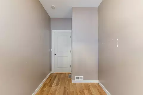 Entry Way - 505 E Jackson St, Joliet, IL 60432 photo 6 of 9