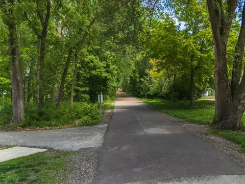 Exterior - 100 E Sycamore St, Normal, IL 61761 photo 4 of 11