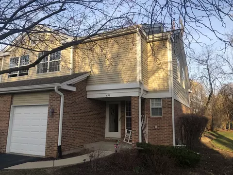 656 Hillview Ct, West Chicago, IL 60185