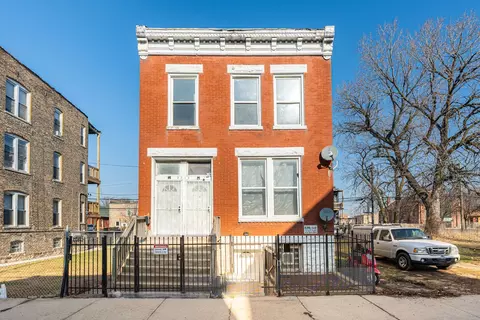 2714 W Gladys Ave, Chicago, IL 60612