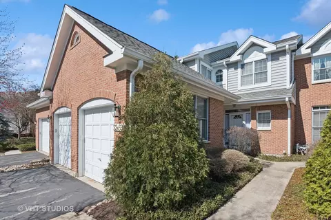 22 W530 Lakeside Dr, Glen Ellyn, IL 60137