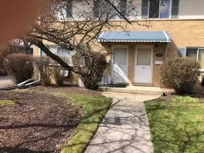 1748 Greenwood Rd, Glenview, IL 60026