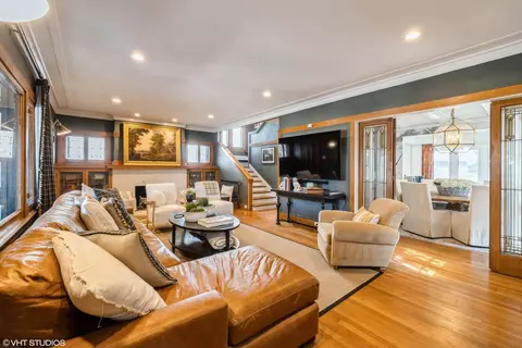 Living - 708 Forest Ave, Oak Park, IL 60302 photo 4 of 8