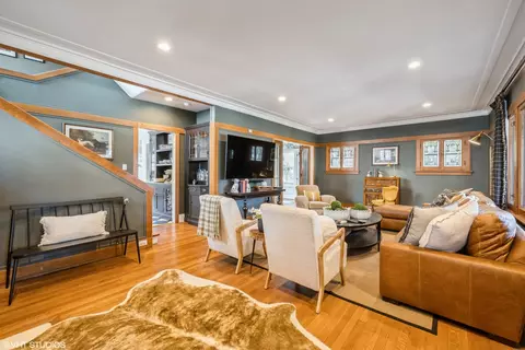 Living - 708 Forest Ave, Oak Park, IL 60302 photo 2 of 8