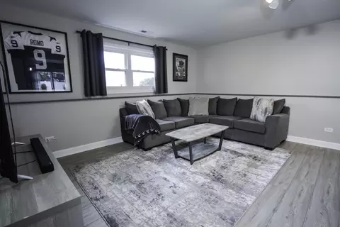 Living - 1111 Shagbark Ct, Hoffman Estates, IL 60192 photo 4 of 5