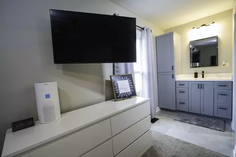 Bedroom - 1111 Shagbark Ct, Hoffman Estates, IL 60192 photo 2 of 4