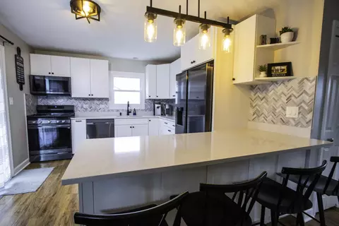 Kitchen - 1111 Shagbark Ct, Hoffman Estates, IL 60192 photo 1 of 2