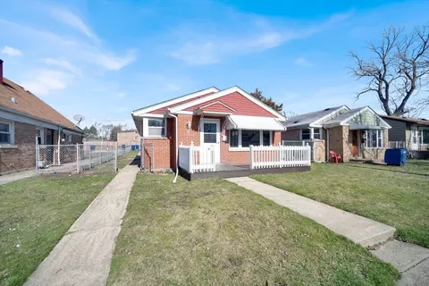 2904 Everett St, Blue Island, IL 60406