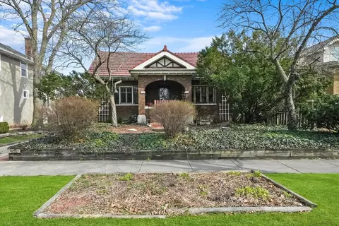 924 N Euclid Ave, Oak Park, IL 60302